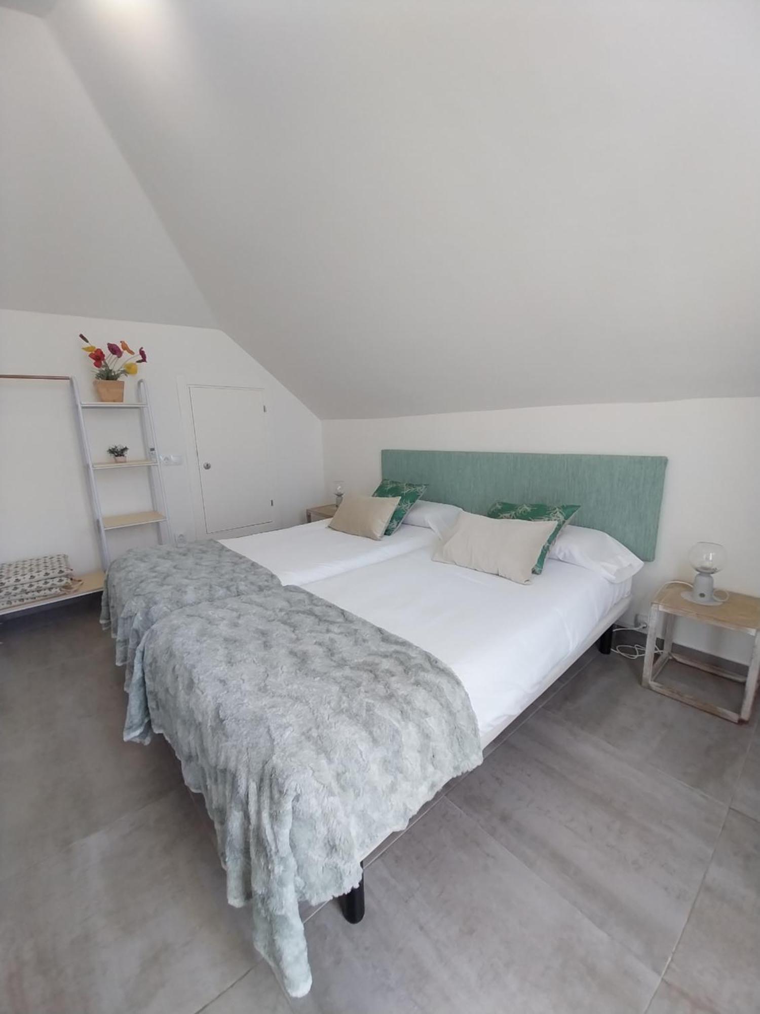 Apartamentos El Marques Málaga Szoba fotó