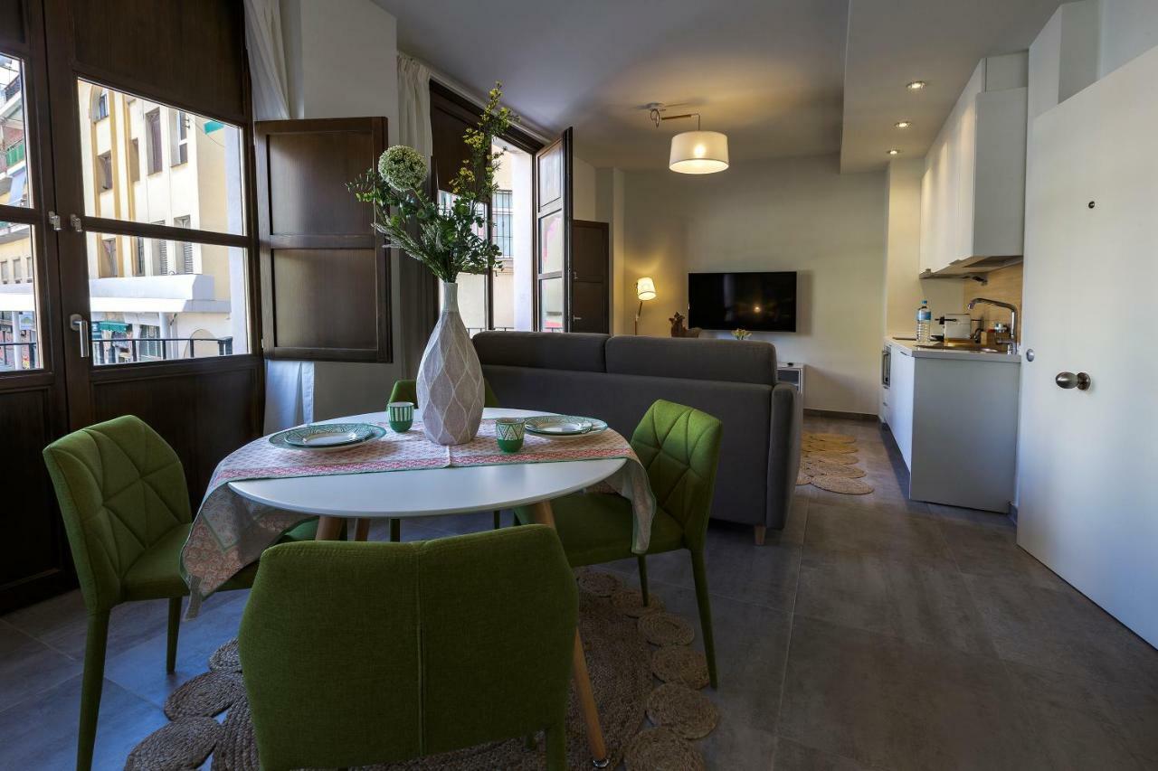 Apartamentos El Marques Málaga Kültér fotó