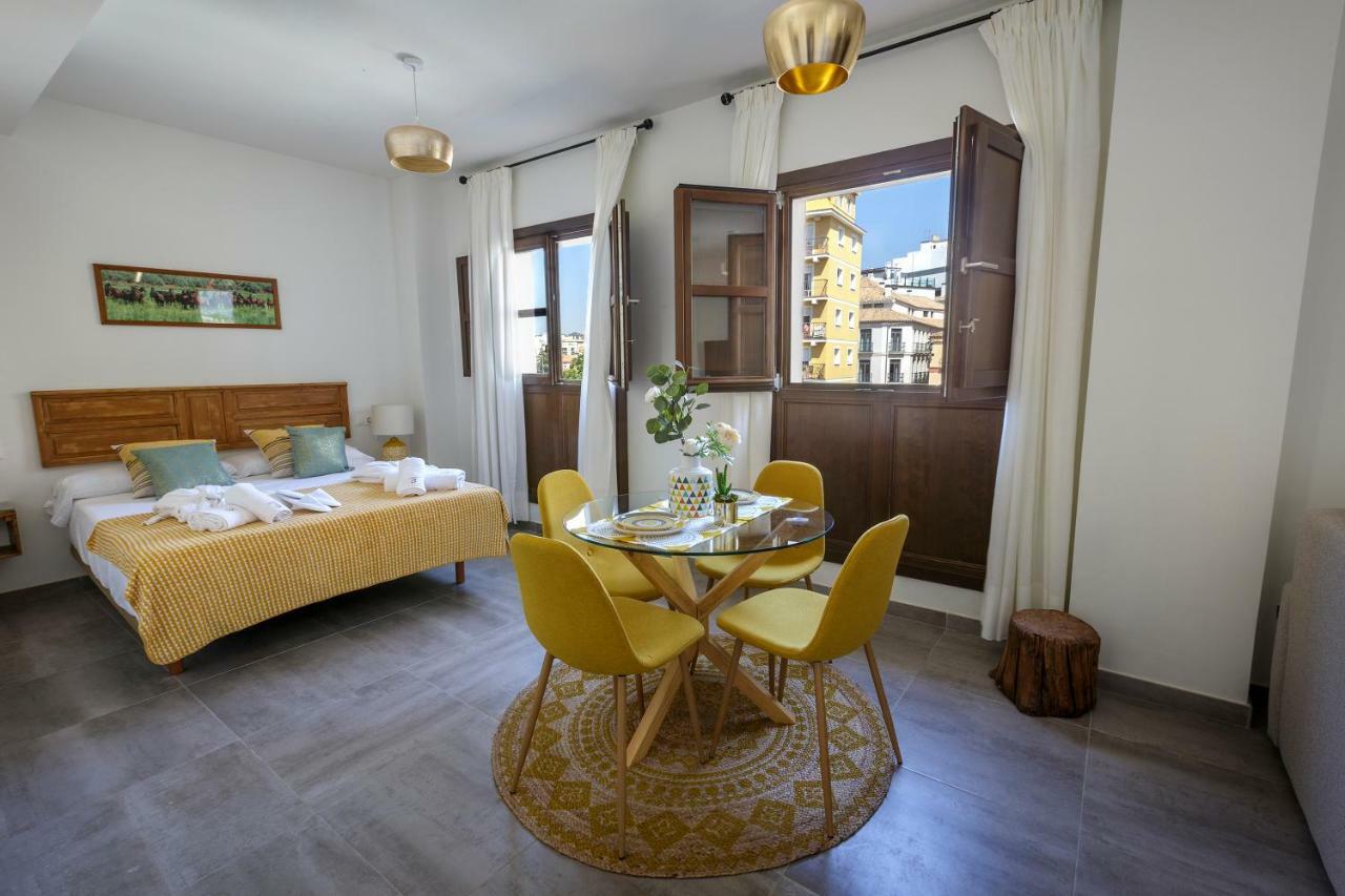 Apartamentos El Marques Málaga Kültér fotó
